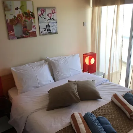 아파트 Alex Beach 51 라르나카